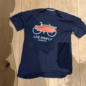 Patagonia live simply shirt size Xl boys in great condition no rips or tares